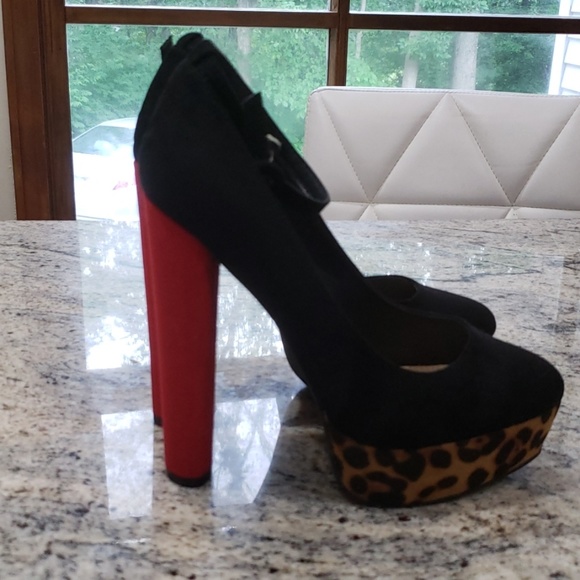 Black, Red and Tiger skin shoes - Picture 4 of 5
